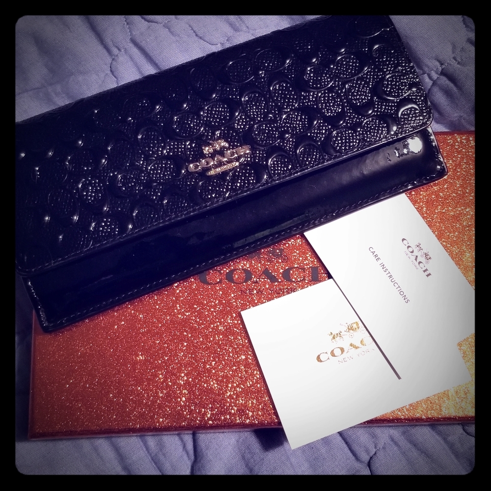 NWOT Coach Wallet ..